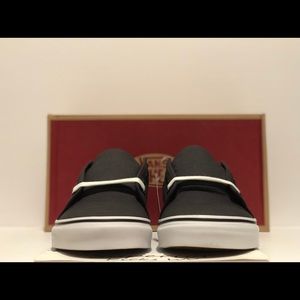 vans chukka low obsidian